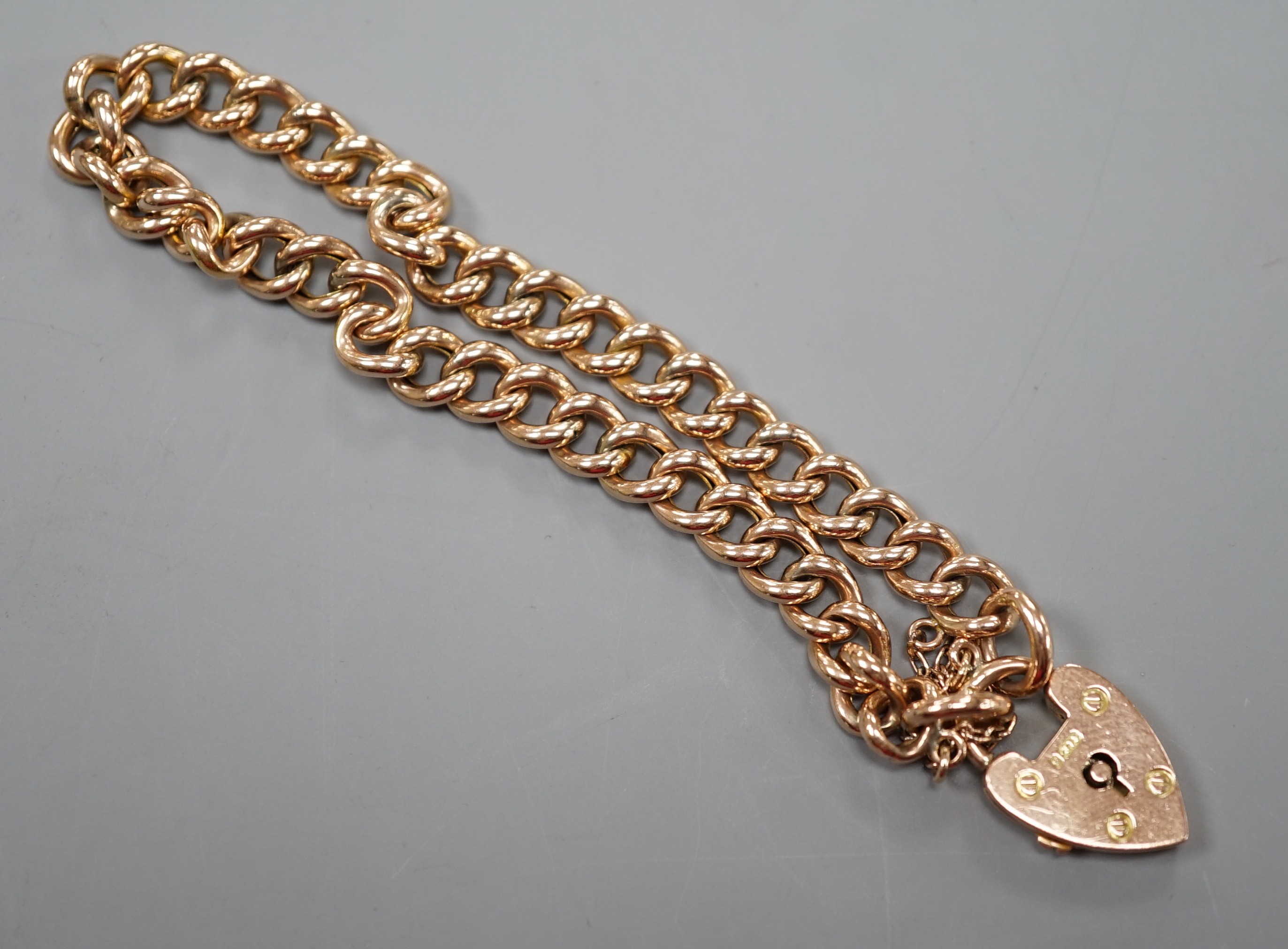 An Edwardian 9ct gold curb link bracelet with heart shaped padlock clasp, approx. 18cm, 11.4 grams.